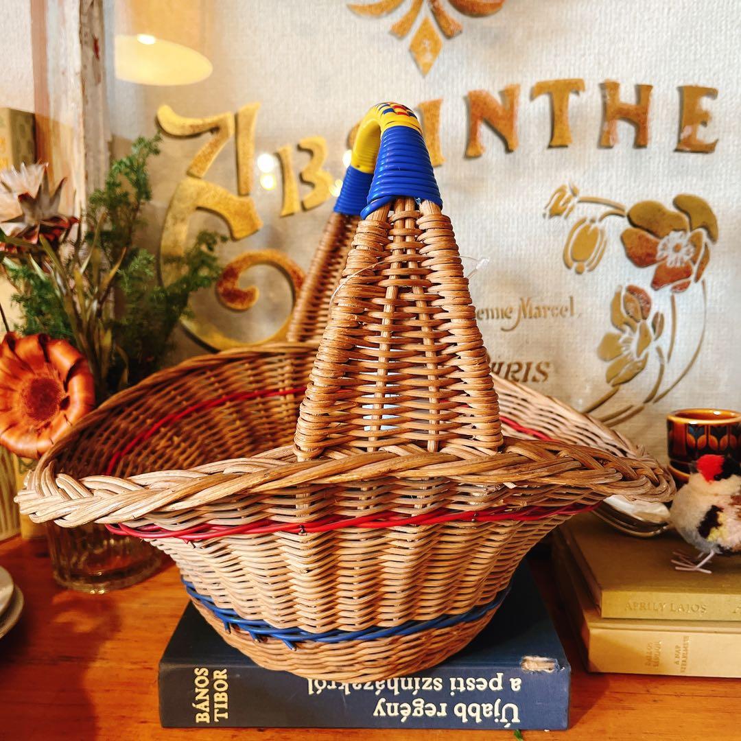 可愛いカラーアクセントのあるパニエ