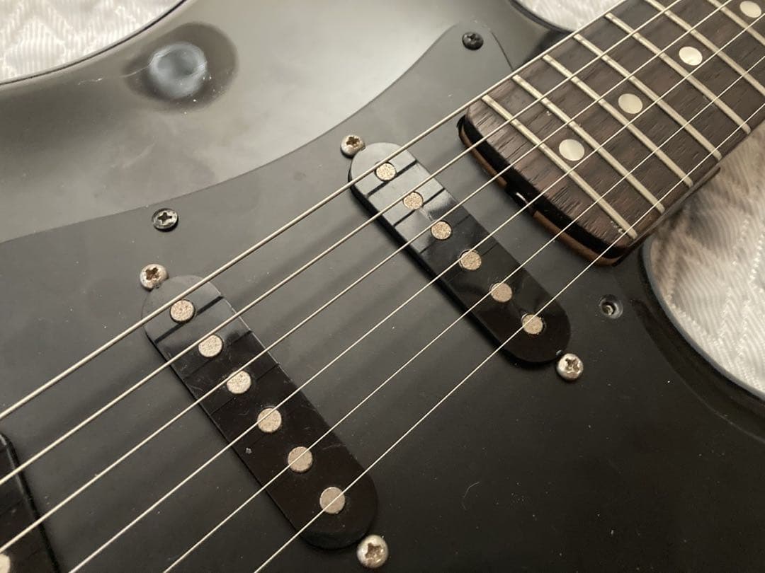 ラージヘッドオールブラック　ストラトタイプ