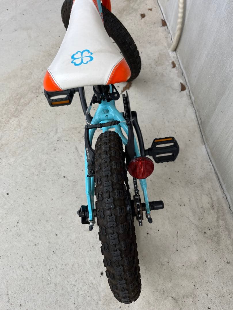 子供用自転車 青とオレンジ　ヨツバサイクル14インチ　補助輪付き