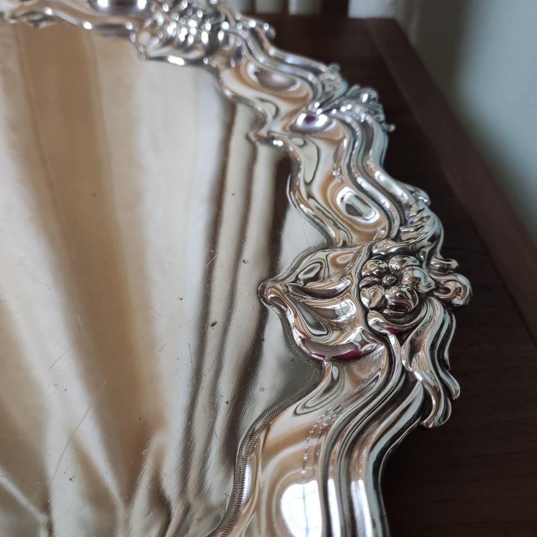 英国　シルバープレート　ギャラリートレイ　サルヴァ　3つ足　1904年