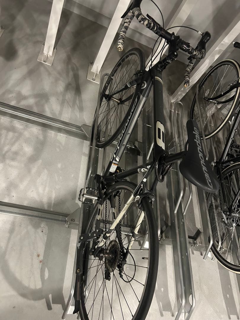 スポーツロードバイク カーボンフレーム　ブラック