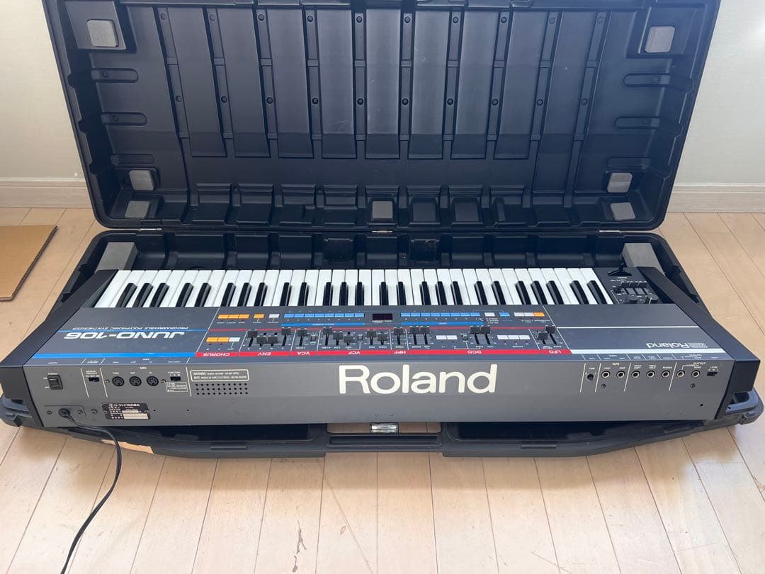 Roland Juno-106 Juno106 オリジナルケース付き　ジャンク品