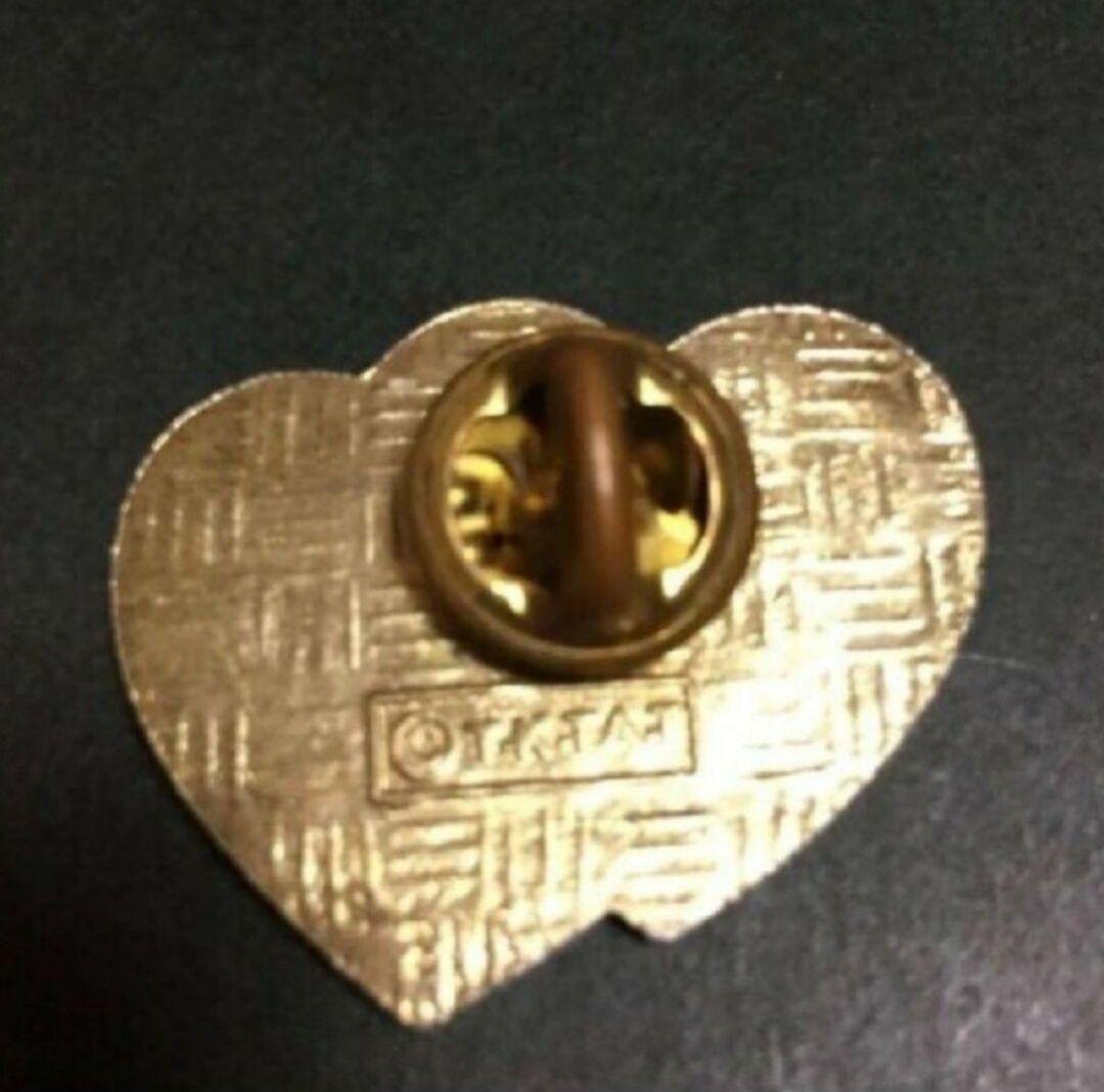 レトロ　美少女戦士セーラームーンのアルテミス　ピンバッジ