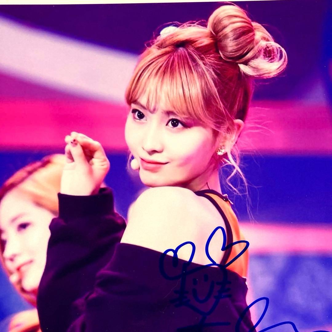 モモ直筆サイン入り超大型写真…Momo…TWICE‥