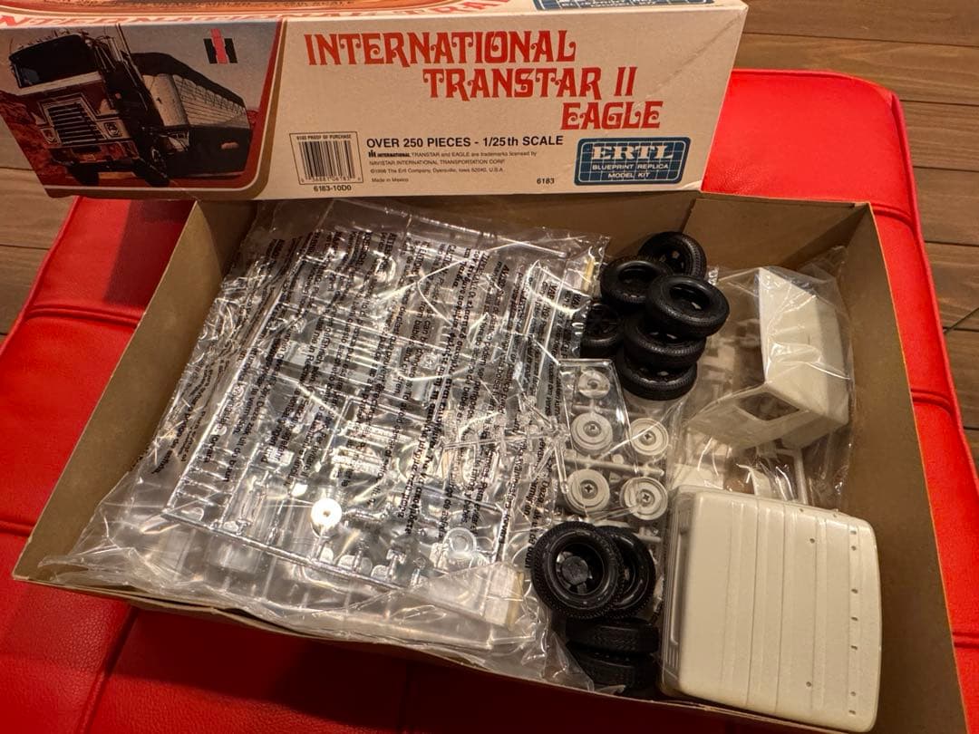 ERTL製1/25 アメリカントレーラープラモデル