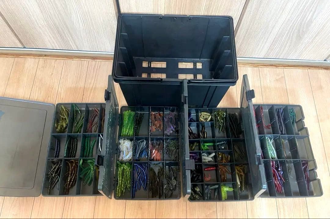バス釣りワーム多数！・バスフィッシング 4BOX収納ボックス セット！