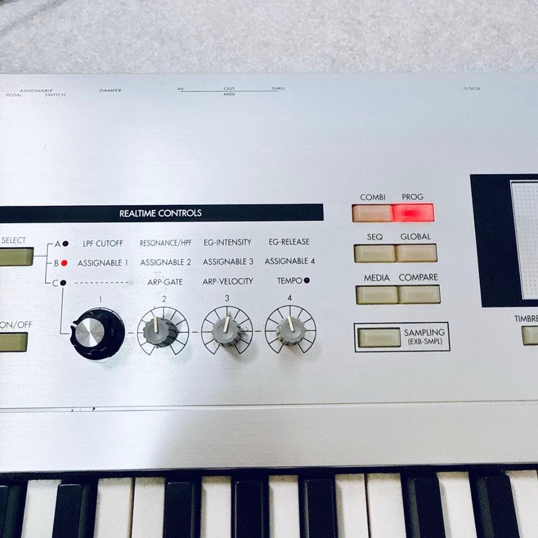 KORG コルグ シンセサイザー TRITON Le88 ダンパーペダル付き