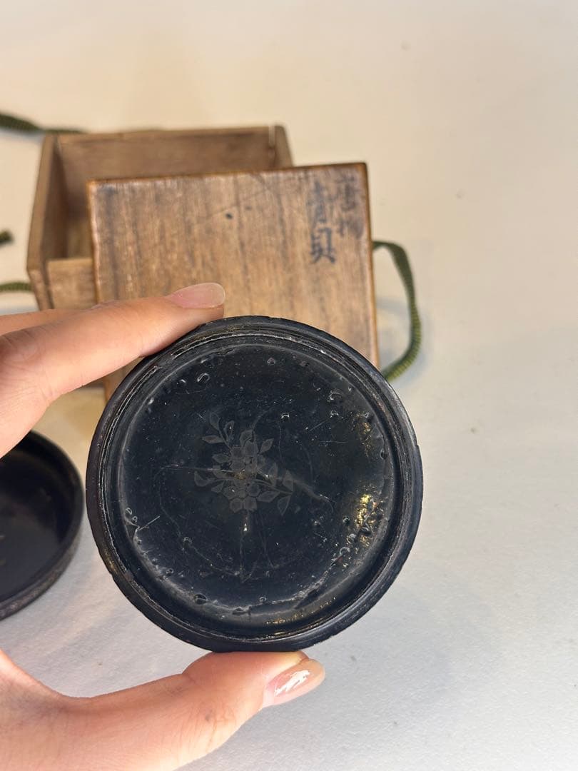 唐物 青貝香合　螺鈿嵌　傷有　漆器 時代物　共箱付