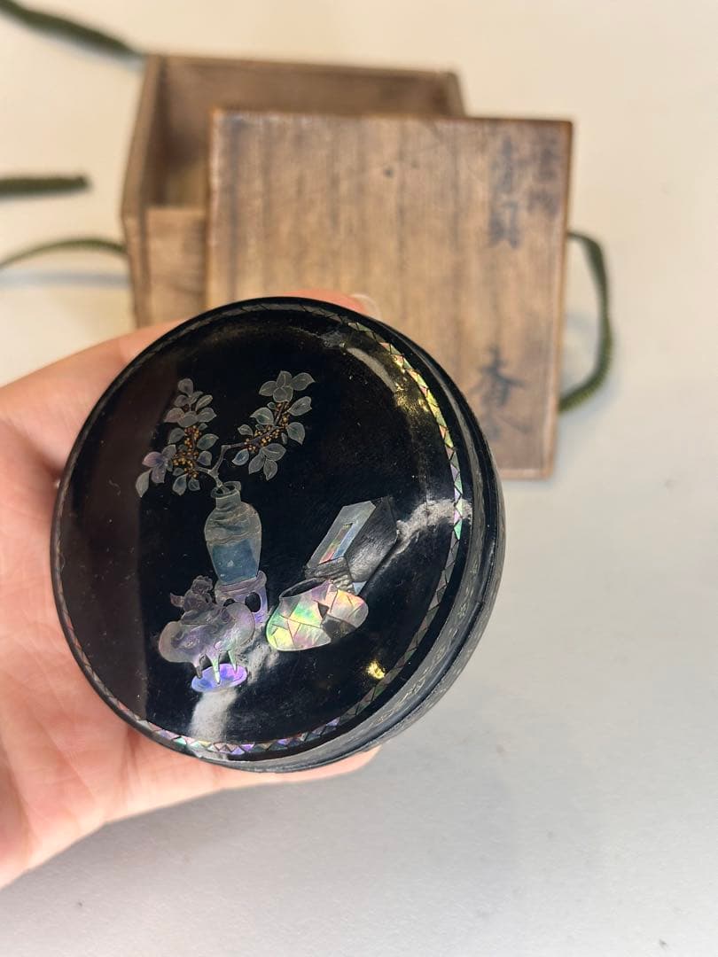 唐物 青貝香合　螺鈿嵌　傷有　漆器 時代物　共箱付