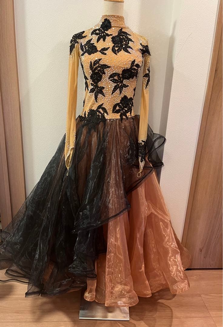 社交ダンス　ドレス　オーダードレスショップフェリシア　プロ着用　スタンダード