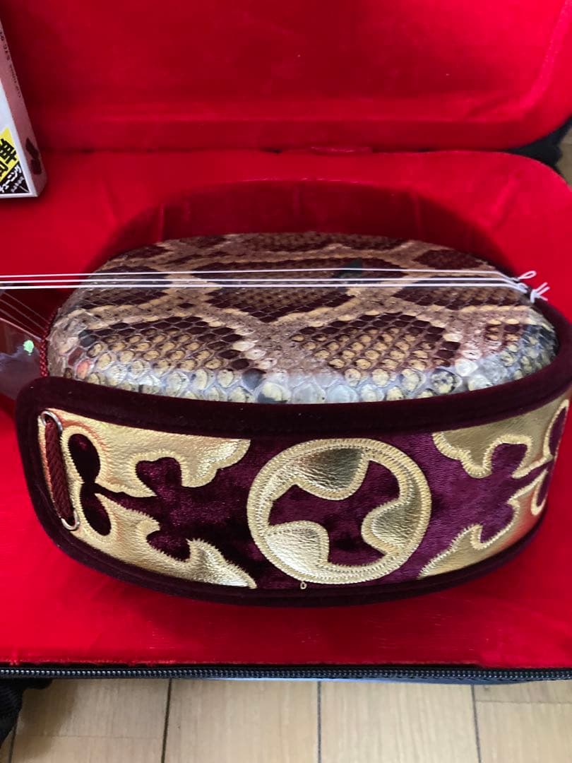 【美品】三線　本蛇皮強化張り　真壁型　スンチー　ペグカラクイ　セット