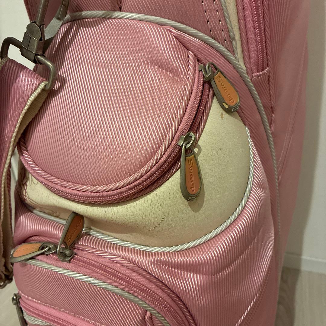 ピンク フード付きゴルフバッグ