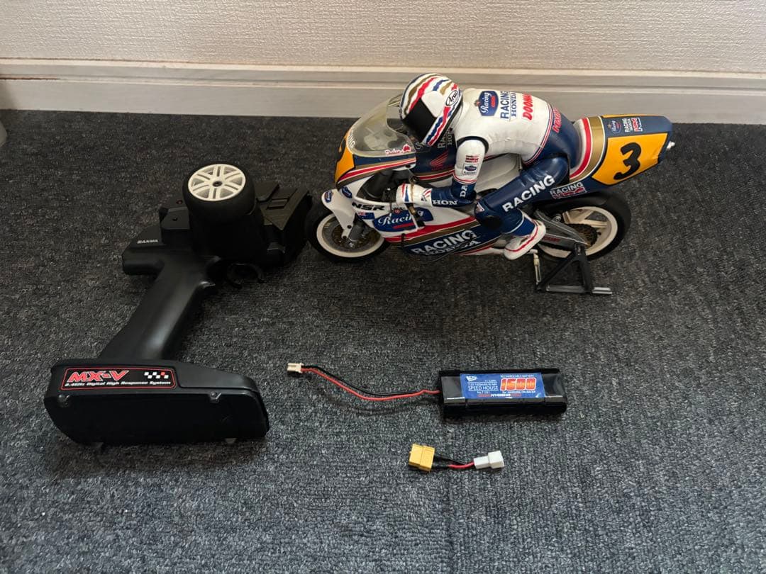京商ラジコン 1/8 EPホンダNSR500ハングオンレーサーフルセット
