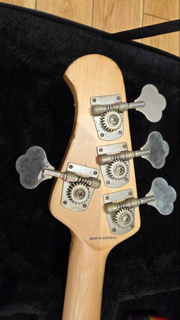 Sterling by Music Man RAY34（StingRayモデル）