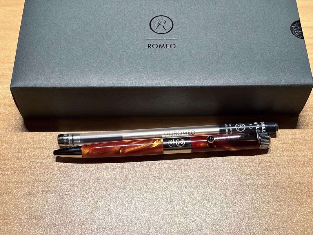 ロメオNo.3 イタリアンアンバー　細軸 (箱・新品リフィル付き)