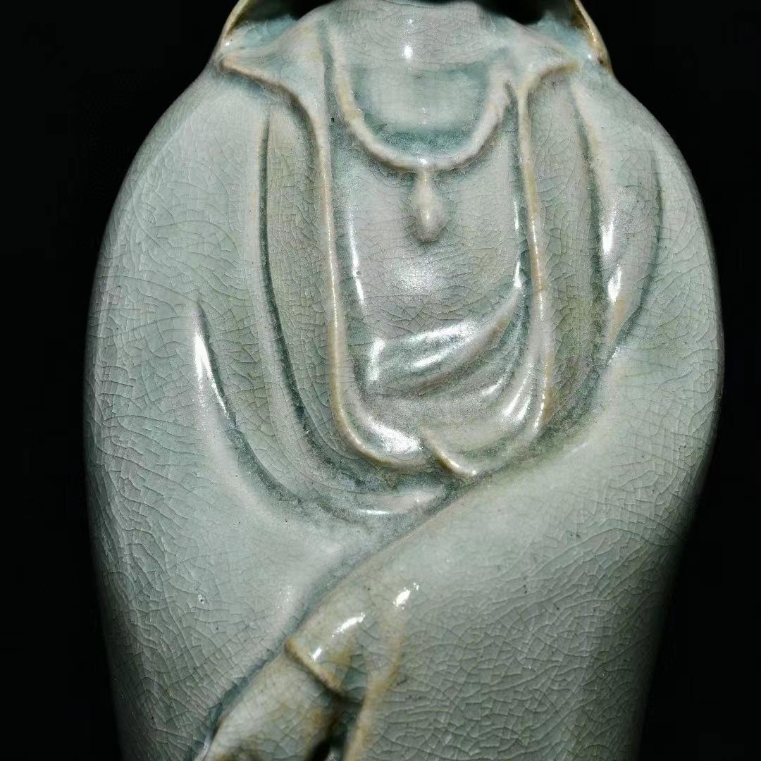 中国古美術・旧蔵の陶磁器、宝珠を持つ静かな思索の観音・12x41cm・供養仏像