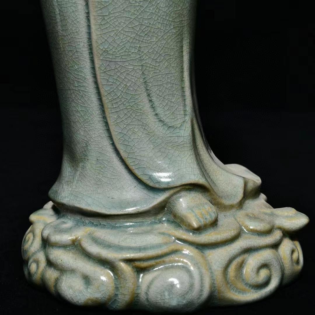 中国古美術・旧蔵の陶磁器、宝珠を持つ静かな思索の観音・12x41cm・供養仏像
