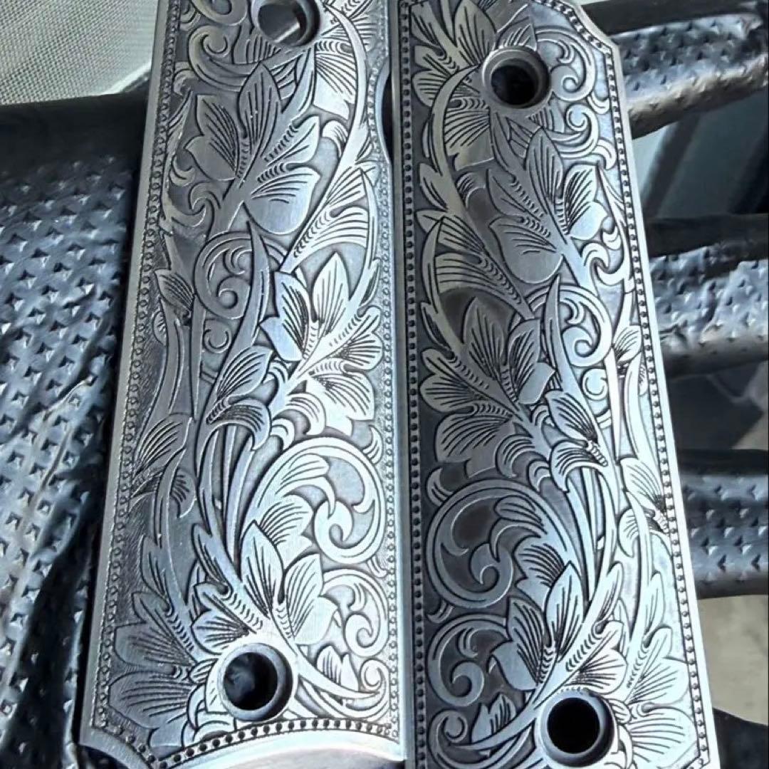 エングレーブ装飾のトイガングリップ