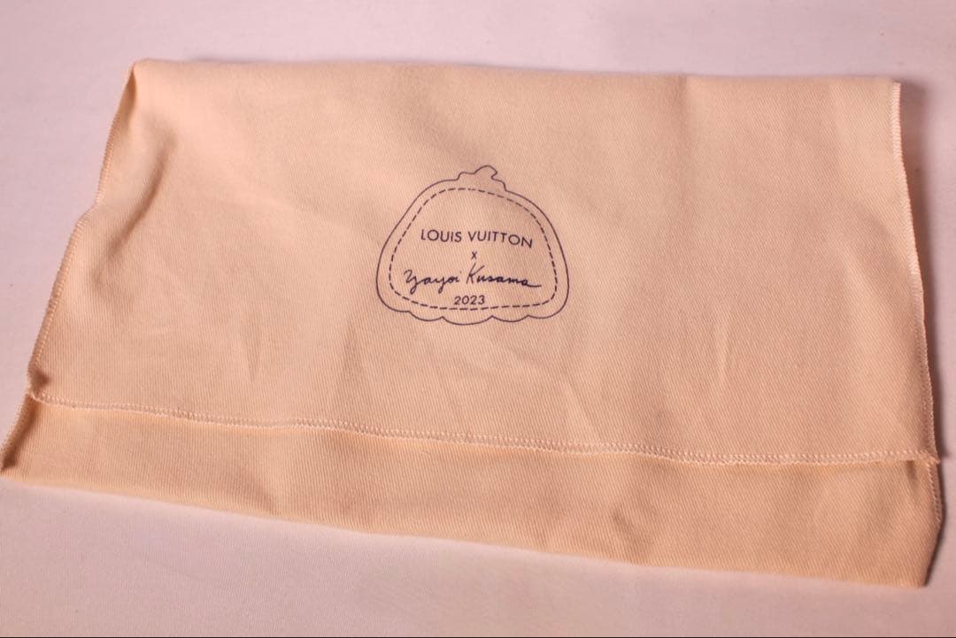 LOUIS VUITTON ルイヴィトン草間彌生トゥルースエリザベットペンケース