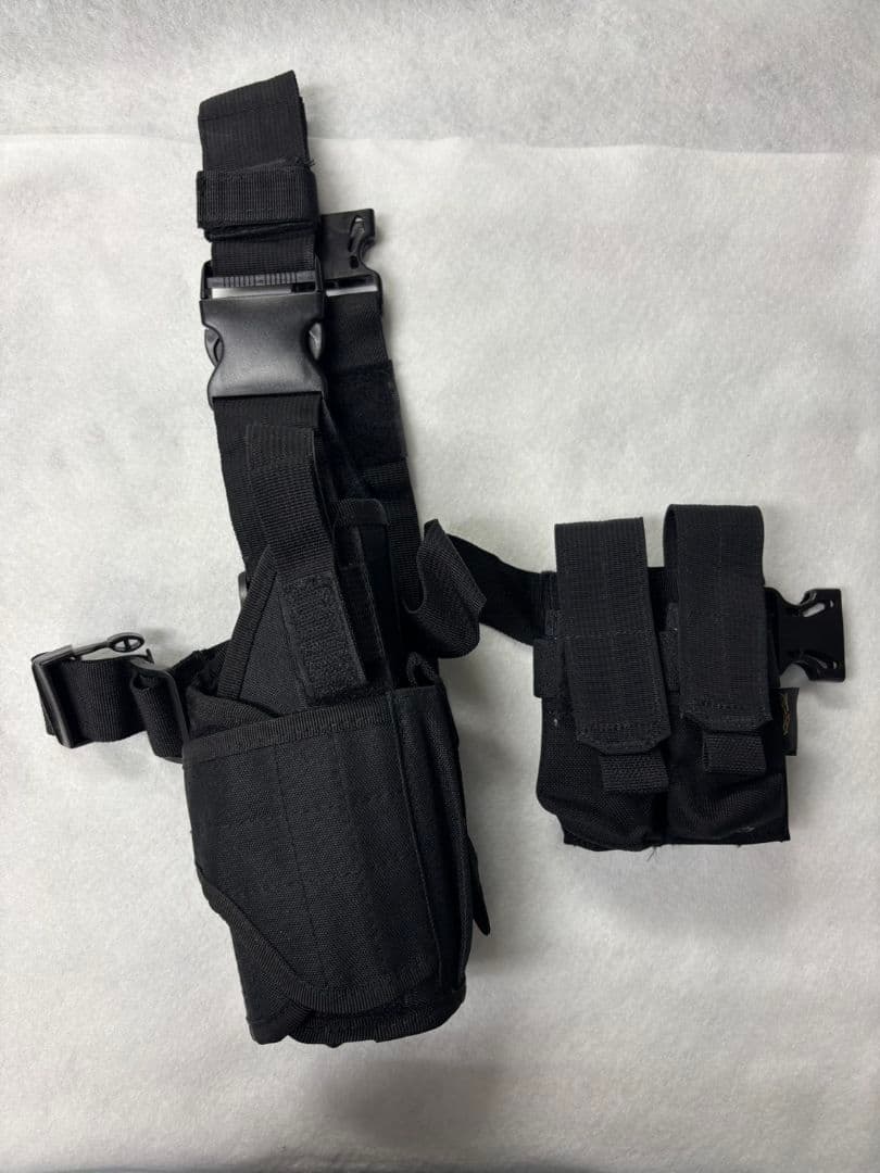 ガスガン シルバーブラック マガジン2本 ホルスター付き