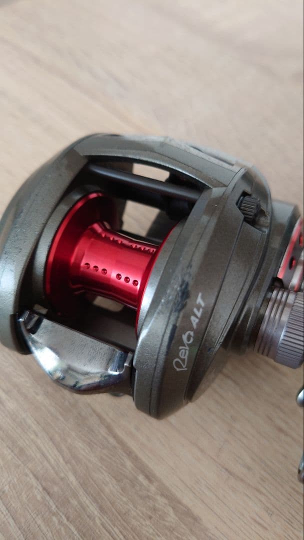 アブガルシア　アブレボALT　ベイトリール右巻ハンドル