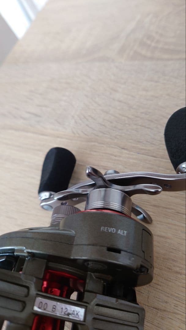 アブガルシア　アブレボALT　ベイトリール右巻ハンドル