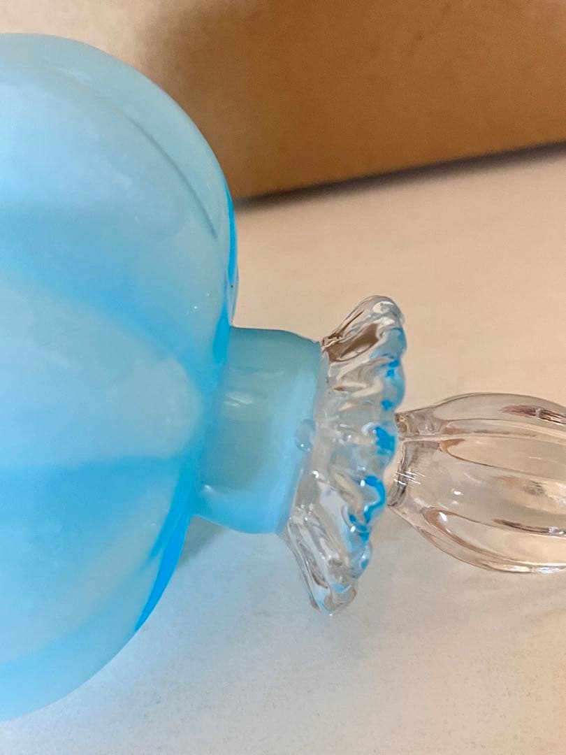 フェントン★パフュームボトル★オーバーレイ★メロン型★ミルクガラス★ベビーブルー