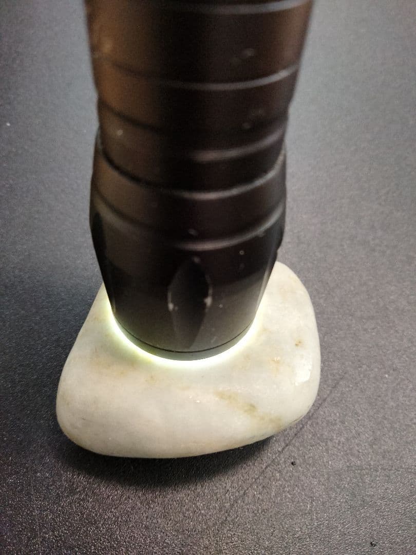 国石翡翠　新潟県 糸魚川市姫川翡翠　原石　翡翠　ヒスイ　翡翠　ヒスイ85g