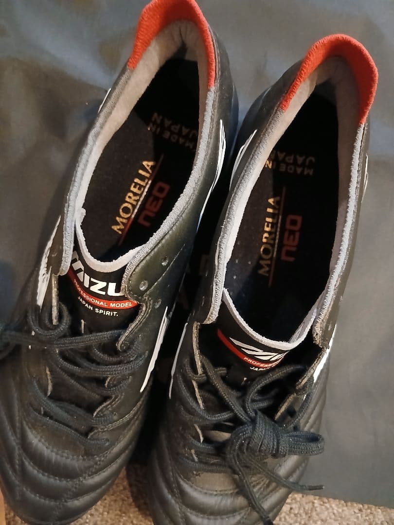 ミズノモレリアネオ4　黒