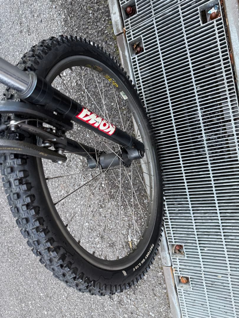 GT STS-1000 ダウンヒルマウンテンバイク TIOGA 引き取り限定