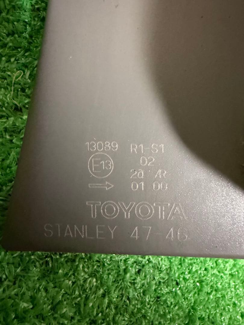 中古品☆プリウスα左右テールランプ☆前期用ZVW 40W/ZVW41W