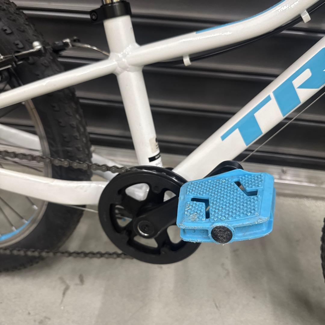 トレック　『PRECALIBER 20』　ホワイト/ミズイロ