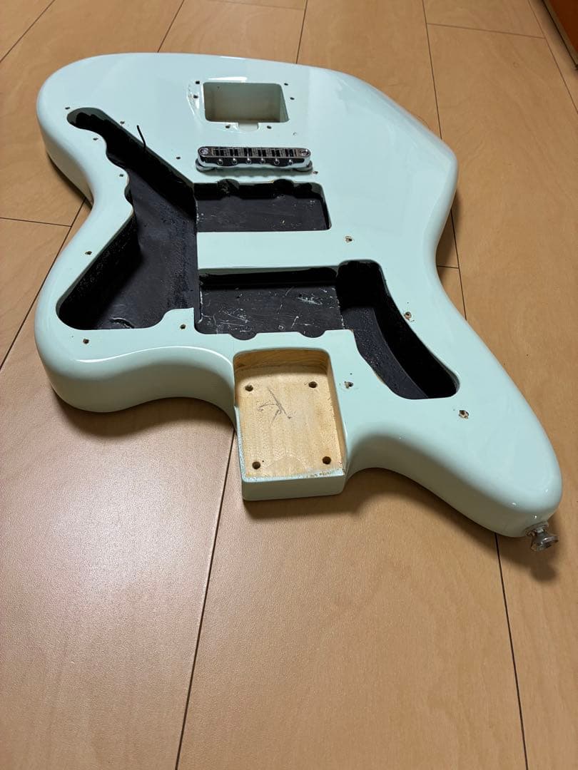 Squier vintage modified jazzmasterボディ