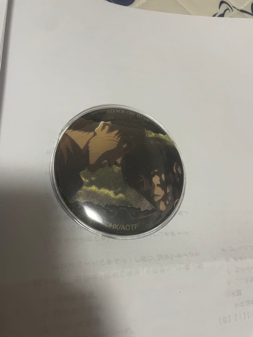 進撃の巨人　WITSTUDIO　キラキラ缶バッジ　エレン　ミカサ　リヴァイ