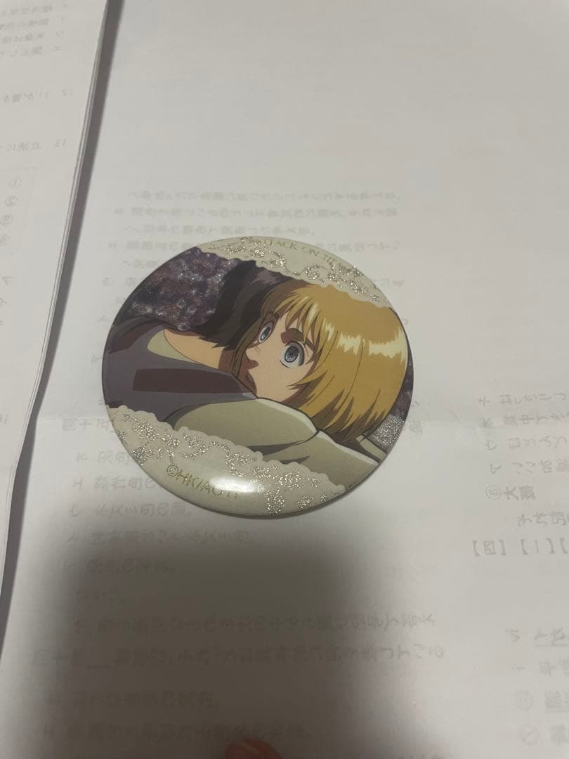 進撃の巨人　WITSTUDIO　キラキラ缶バッジ　エレン　ミカサ　リヴァイ