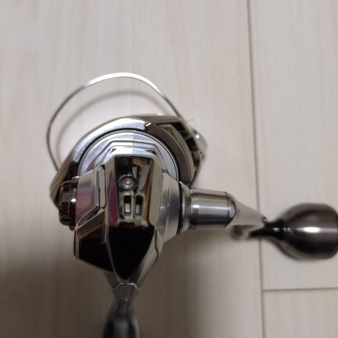 シマノ 23 STRADIC 3000MHG 　ゴメクサスハンドルノブ付き