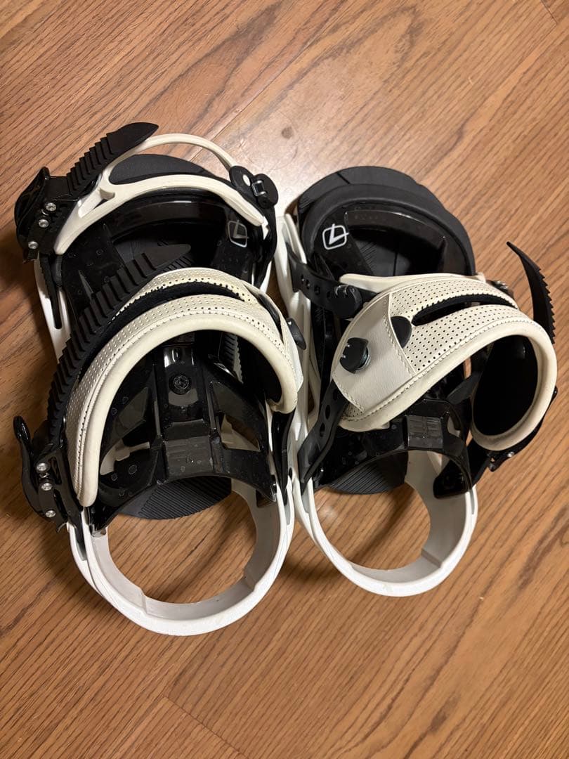 スノーボードビンディング ホワイト/ブラック