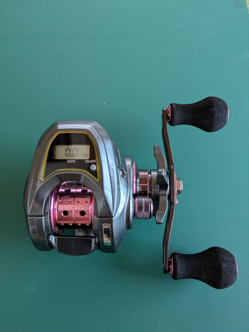 ダイワ ベイトリール DAIWA 紅牙xic 右ハンドル