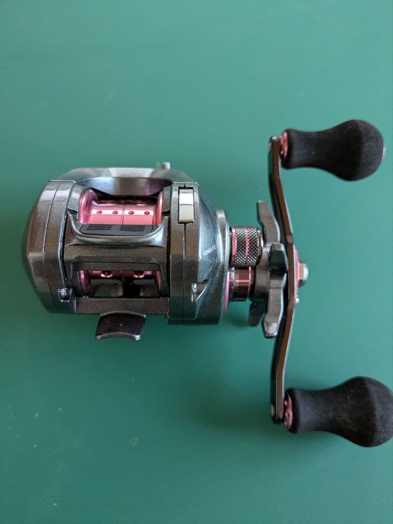 ダイワ ベイトリール DAIWA 紅牙xic 右ハンドル