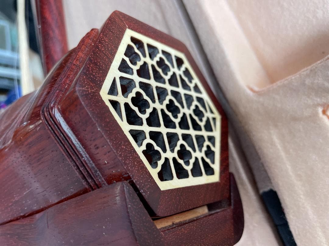 ★状態〇★ 二胡 木製 赤色 ケース 弦 チューナー 松ヤニ 付