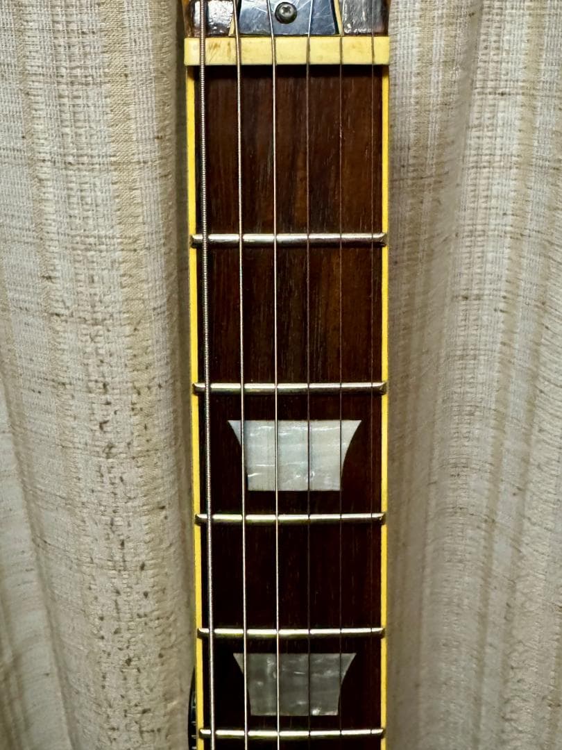 B*1様 メーカー不明ペガサスインレイ Les paul Model！