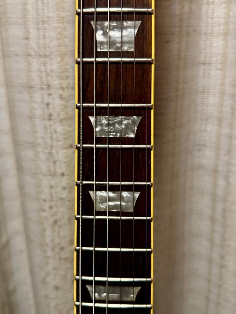 B*1様 メーカー不明ペガサスインレイ Les paul Model！