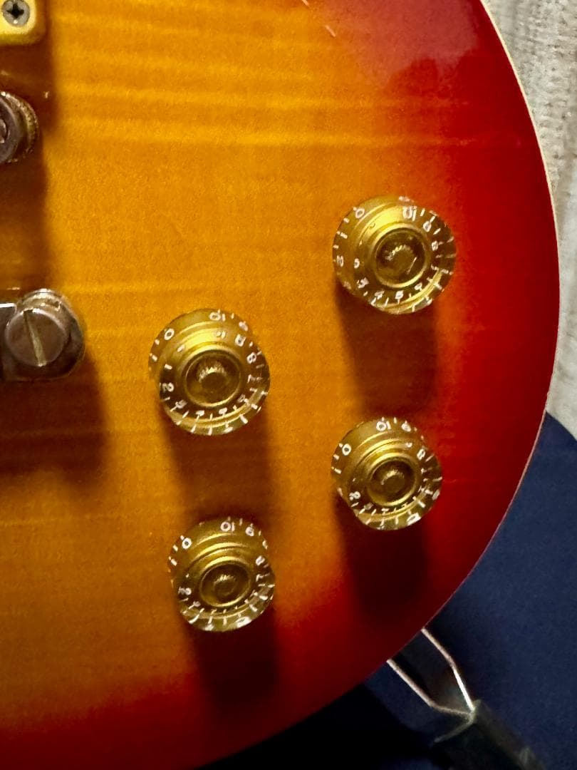 B*1様 メーカー不明ペガサスインレイ Les paul Model！