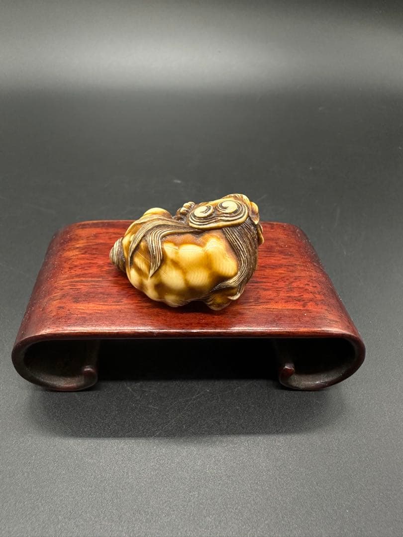 アリーヒローズ 根付　江戸時代　獅子　繊細彫刻　骨董古美術