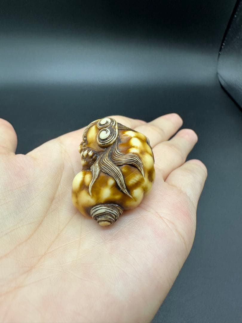 アリーヒローズ 根付　江戸時代　獅子　繊細彫刻　骨董古美術