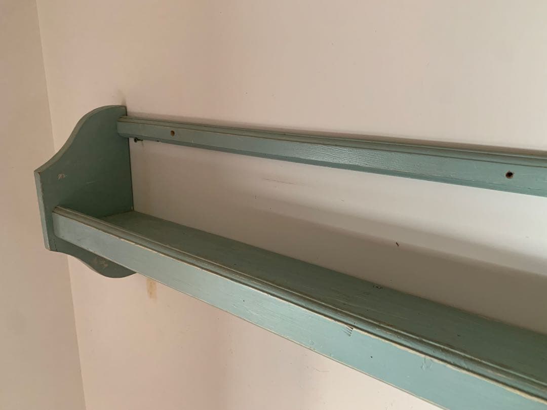 イギリスアンティーク木製壁掛けシェルフ　 お好きなカラーに塗ってシックにも！