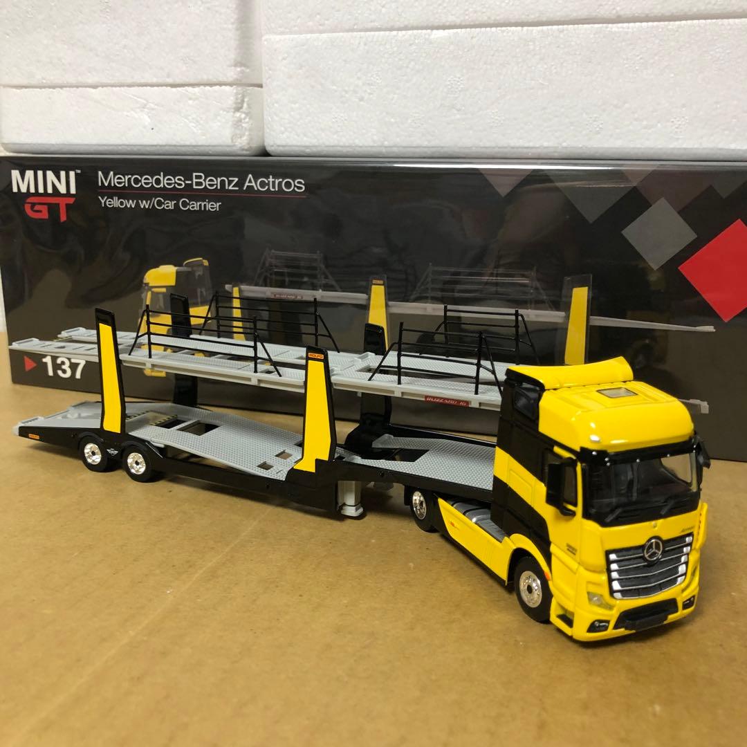 MINI GT　メルセデスベンツ アクトロス　イエロー w/ カー キャリアー