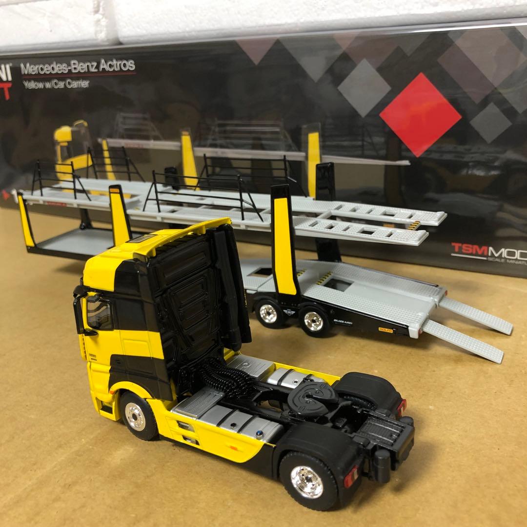 MINI GT　メルセデスベンツ アクトロス　イエロー w/ カー キャリアー