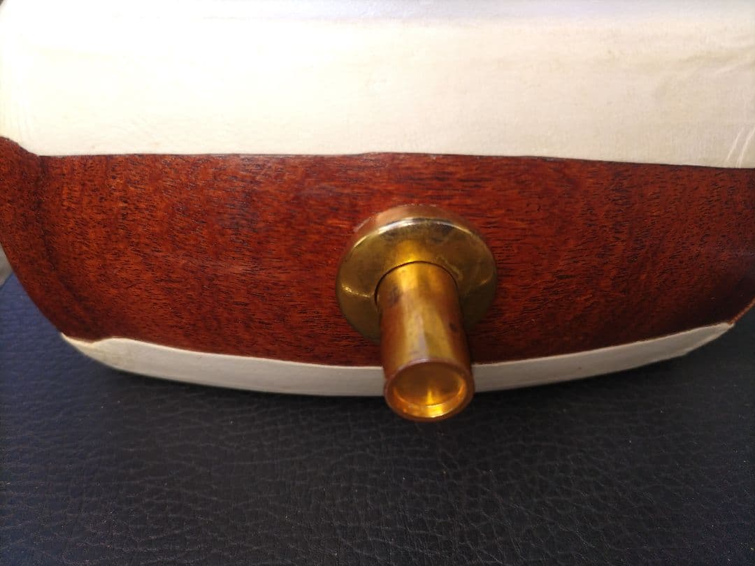 ③【津軽三味線（すだれ彫り胴）】