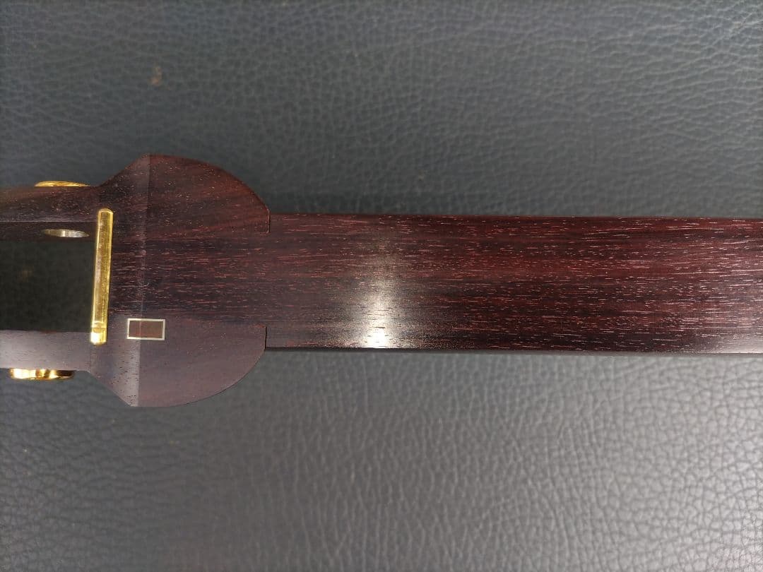 ③【津軽三味線（すだれ彫り胴）】